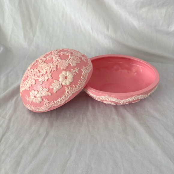 Vintage pastel pink ceramic Easter egg holder trinket box home decor accent - Picture 3 of 3
